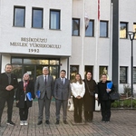 21.10.2025 tarihinde Beşikdüzü Meslek Yüksekokulu’na akran değerlendirme ziyareti gerçekleştirildi.